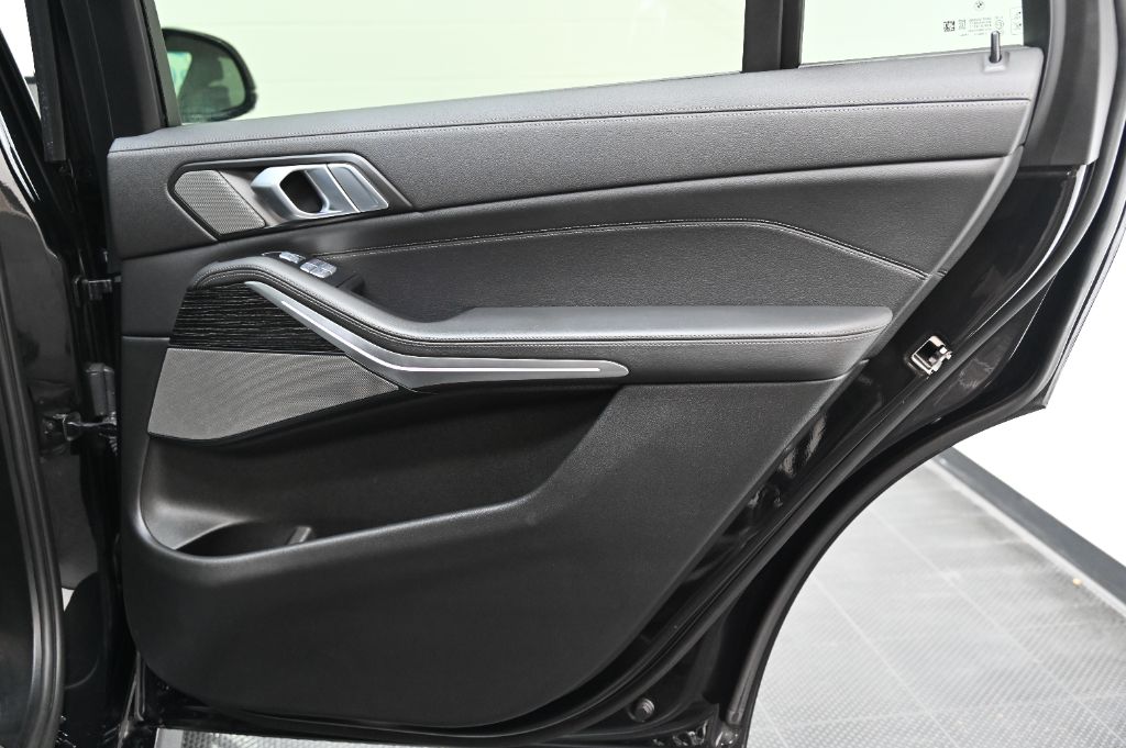 2021 BMW X7 M50i - Photo 43