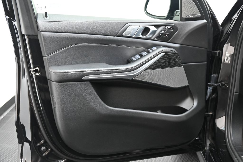 2021 BMW X7 M50i - Photo 16