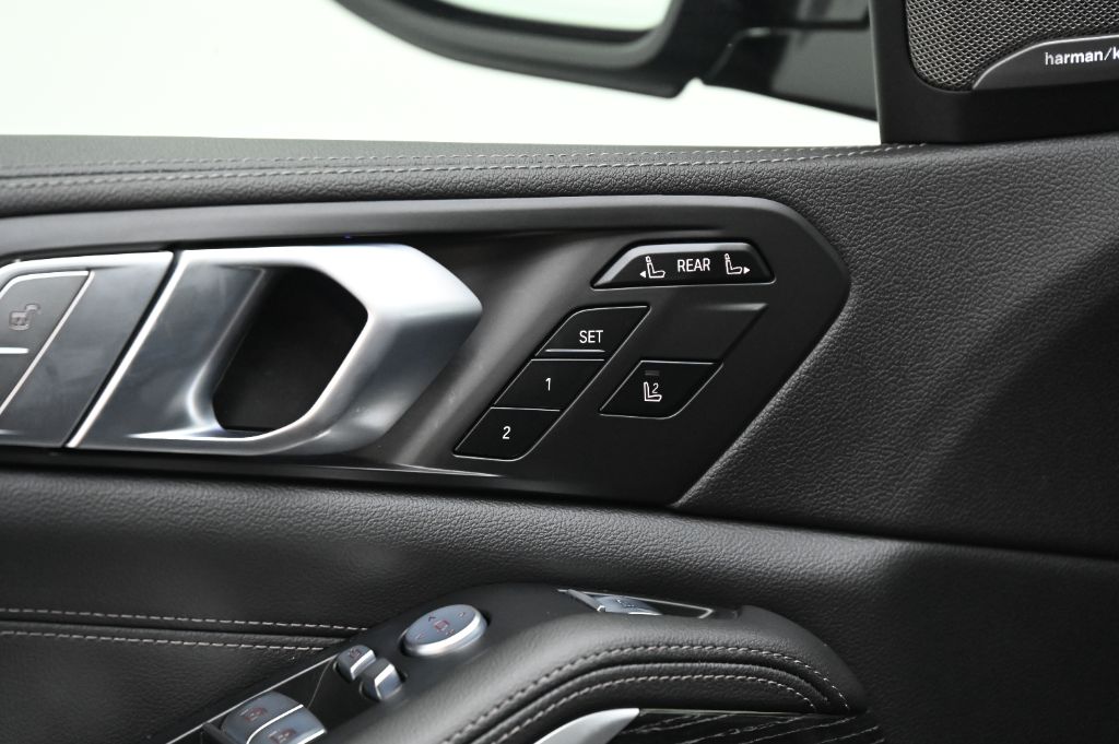 2021 BMW X7 M50i - Photo 17