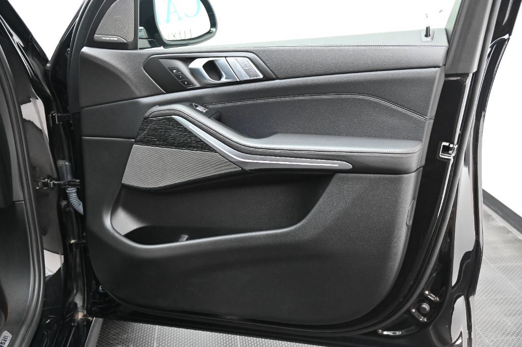 2021 BMW X7 M50i - Photo 21