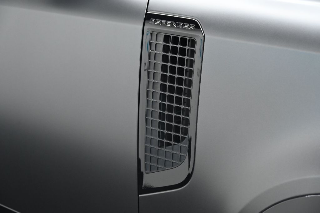 2022 Land Rover Defender Carpathian Edition - Photo 14