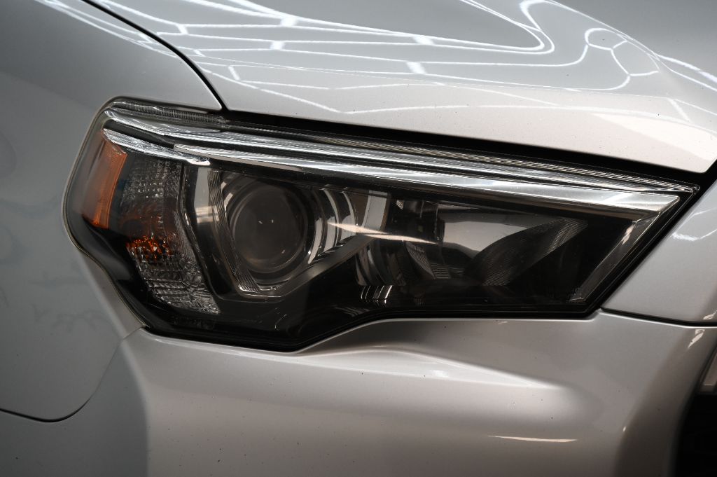 2018 Toyota 4Runner Limited - Photo 9